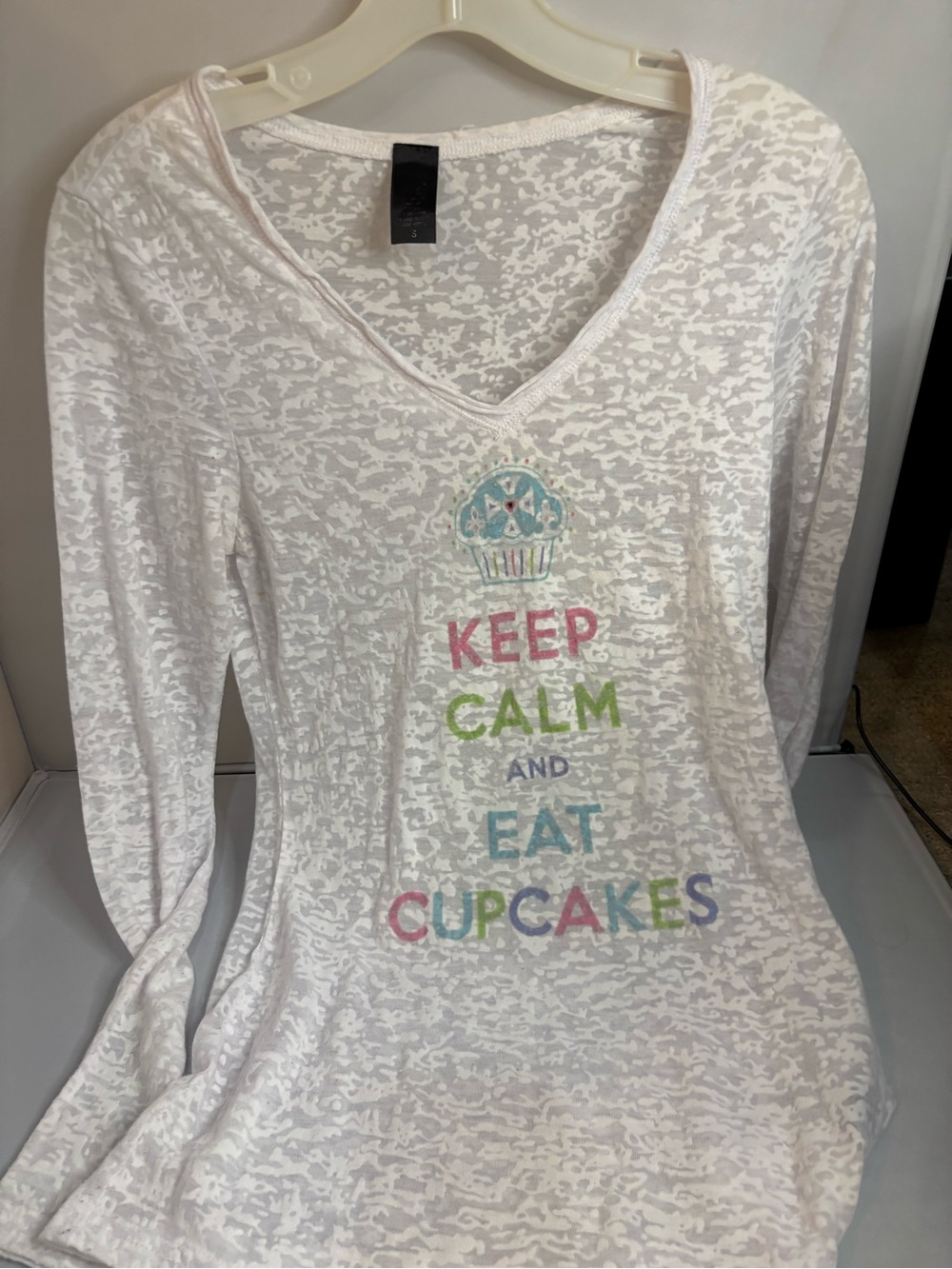BCBGMaxAzria White Long-Sleeve V-Neck Tee with Pastel Graphic